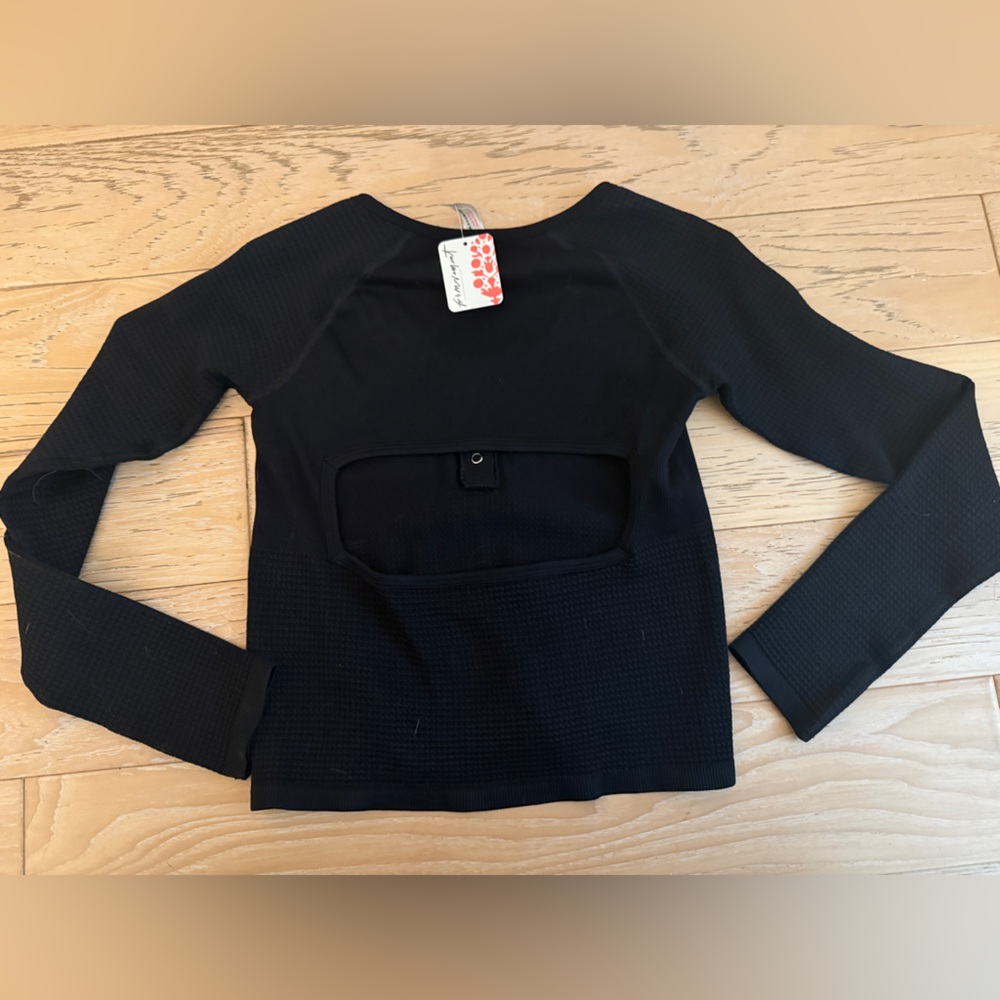 FREE PEOPLE Women Long Sleeve Henley Back Cutout Athleisure‎ Seamless M/L - Picture 7 of 7
